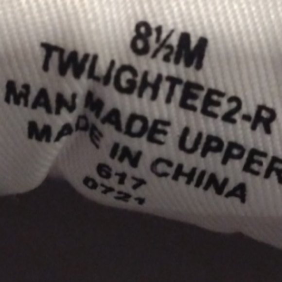 🛑SOLD🛑 Red and White Tommy Hilfiger Sneakers - Picture 10 of 10